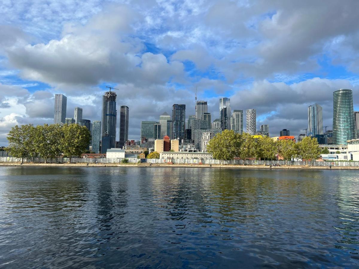Canary Wharf Haven - Spacious & Homely Entire 1 Bedroom Flat لندن المظهر الخارجي الصورة
