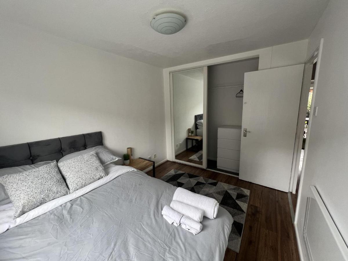 Canary Wharf Haven - Spacious & Homely Entire 1 Bedroom Flat لندن المظهر الخارجي الصورة