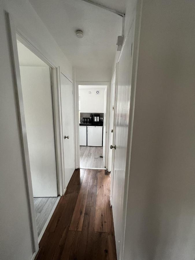 Canary Wharf Haven - Spacious & Homely Entire 1 Bedroom Flat لندن المظهر الخارجي الصورة