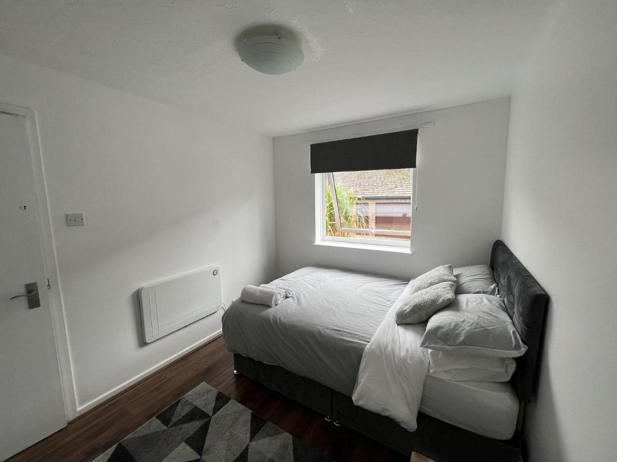 Canary Wharf Haven - Spacious & Homely Entire 1 Bedroom Flat لندن المظهر الخارجي الصورة