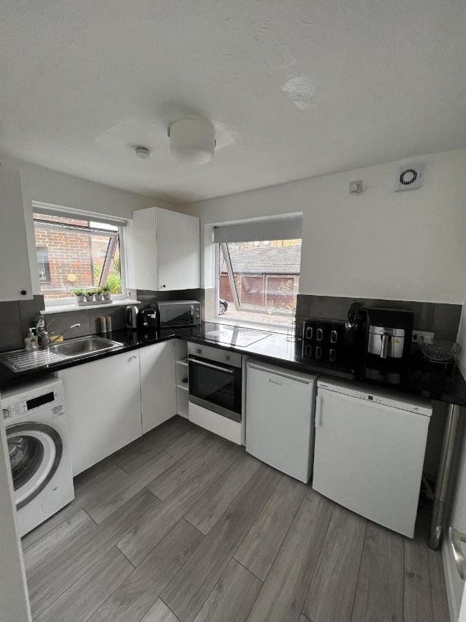 Canary Wharf Haven - Spacious & Homely Entire 1 Bedroom Flat لندن المظهر الخارجي الصورة